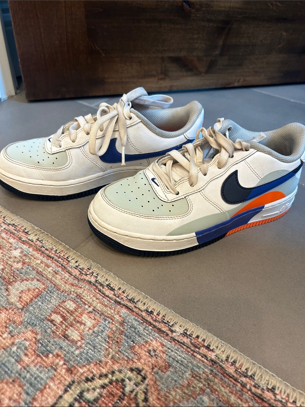 Nike Kids Low-Top Sneakers in White, Navy & Orange